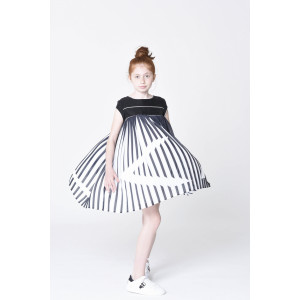 Dievčenské šaty plisované čierno biele KARL LAGERFELD