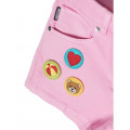 Dievčenské rifľové šortky s nášivkami ružové MOSCHINO